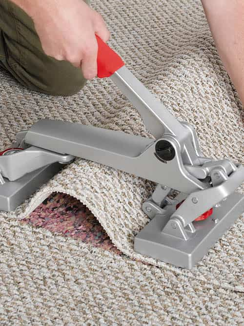 http://man%20doing%20a%20carpet%20restretching%20repair